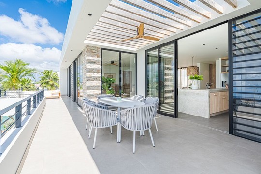 Ruim terras penthouse laguna view