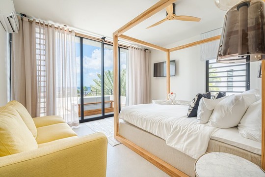 Extra slaapkamer met kingsize bed penthouse laguna view