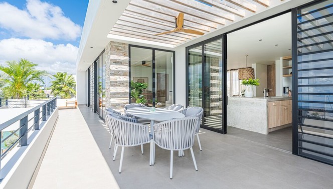 Ruim terras penthouse laguna view