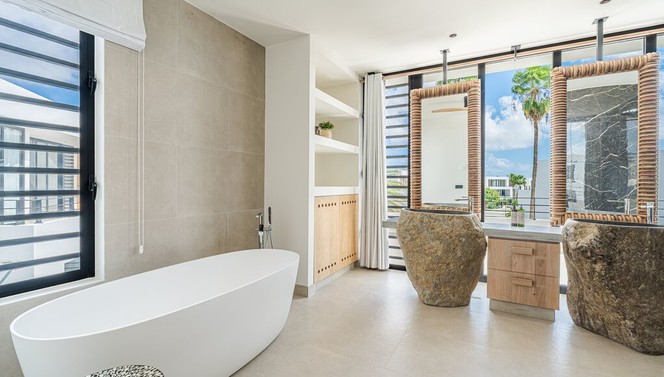 Luxe badkamer penthouse laguna view